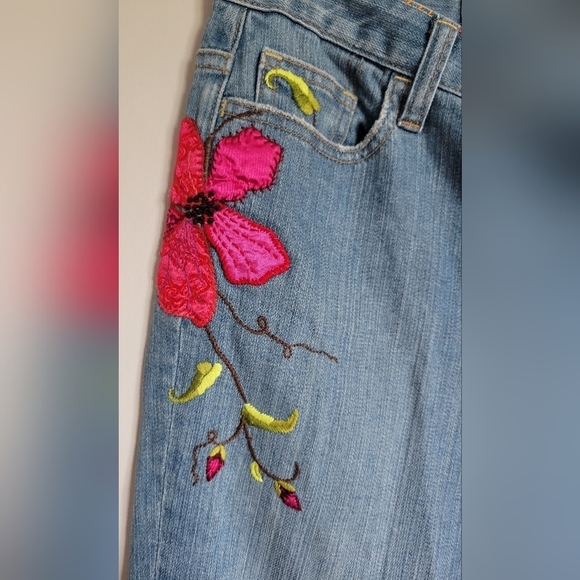 GAP Floral Embroidered Low Rise Cropped Jeans Size 8 - Picture 4 of 9